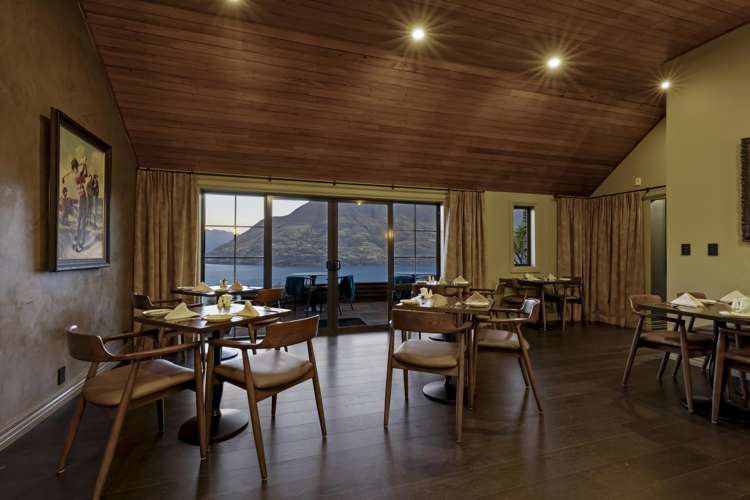 21 & 23 MacKinnon Terrace Sunshine Bay_7