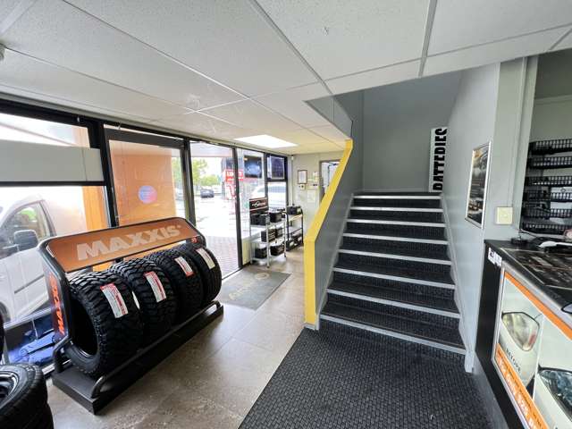 2/3 William Pickering Drive Albany_4