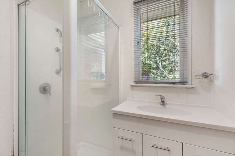 41 Glendale Road Glen Eden_11