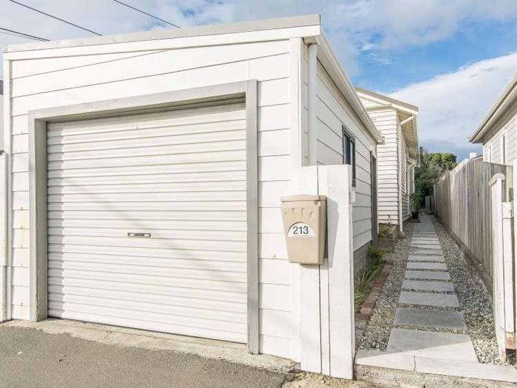 213 Onepu Road Lyall Bay_10