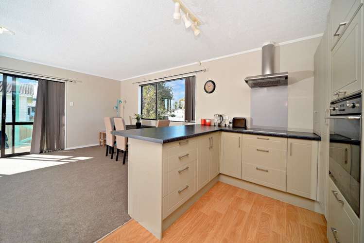 1/77 Redcrest Avenue Red Hill_3