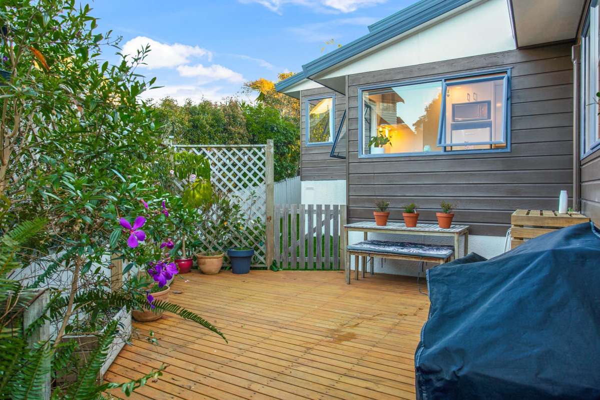 3/6A Botany Road_3