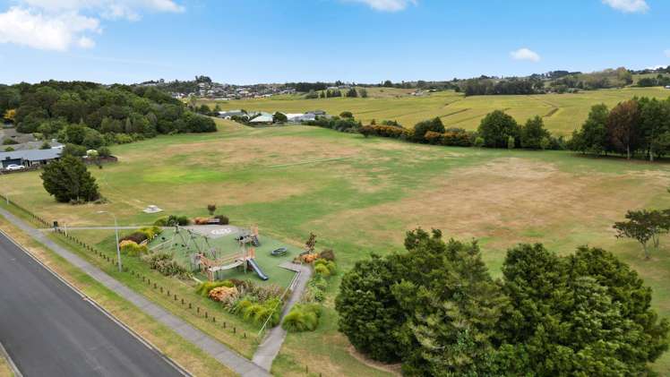 74 Ayrshire Drive Grandview Heights_25