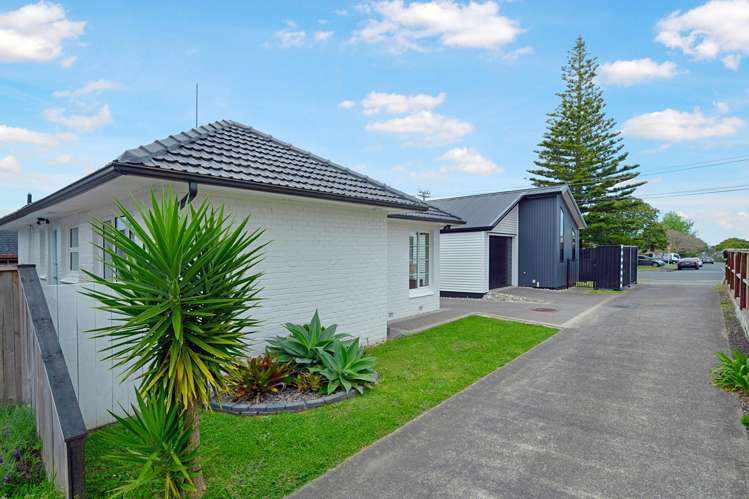 54C Te Atatu Road Te Atatu South_15