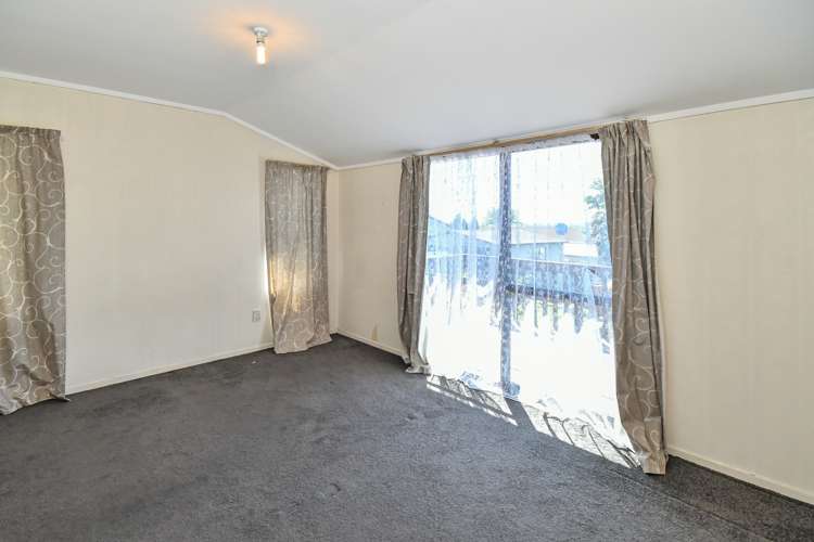 16 Oreti Place Clover Park_12