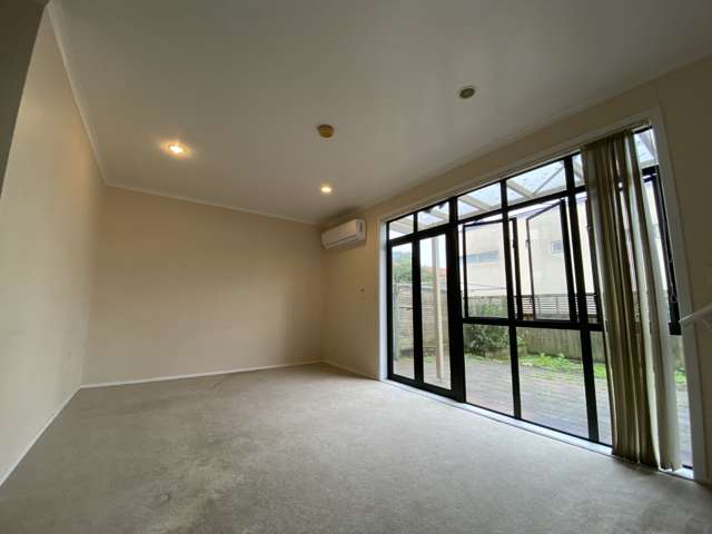 53/1 Ambrico Place New Lynn_2