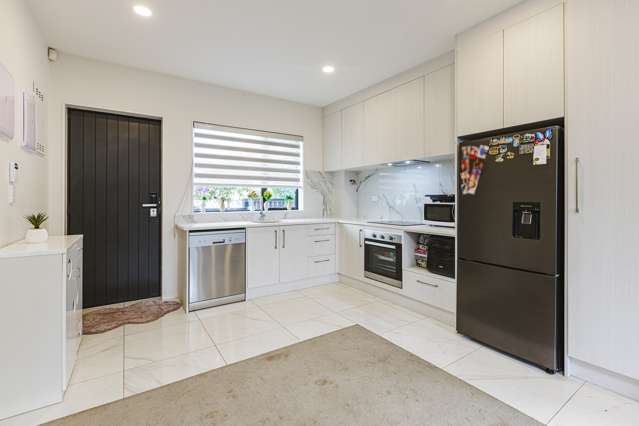 8/4 Glenhaven Place Te Atatu Peninsula_4