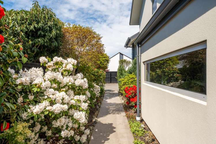 8 Waitikiri Square Parklands_18