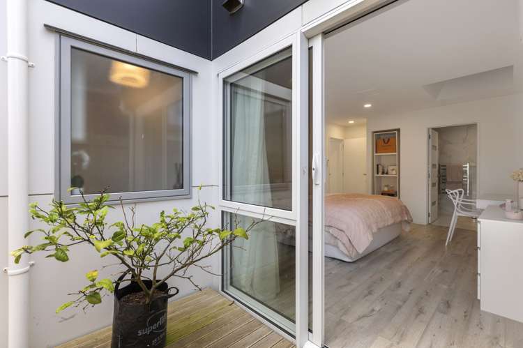 5b Holland Avenue Point England_28