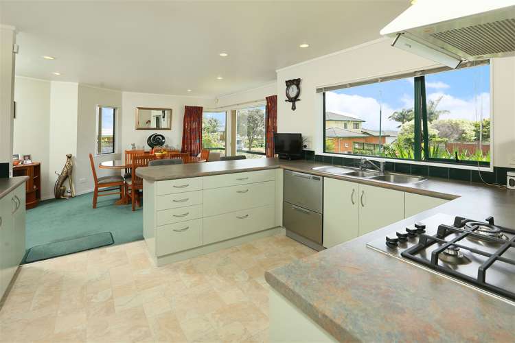 16 Basra Drive Henderson_9