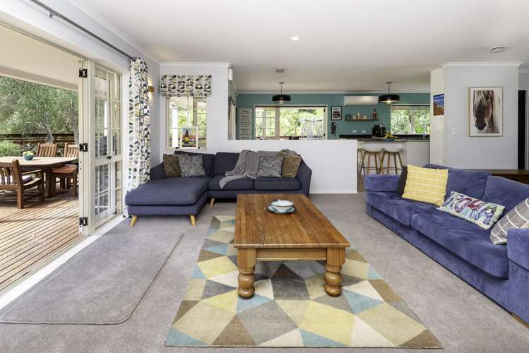 26 Bernie Edwards Place Botany Downs_8