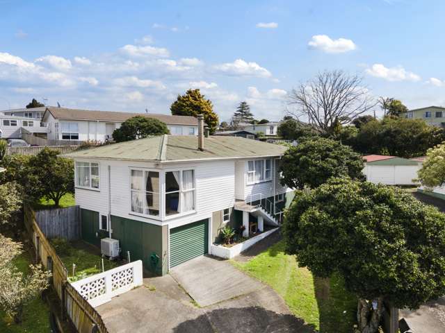 FREEHOLD FAVOURITE AND MUST SELL!