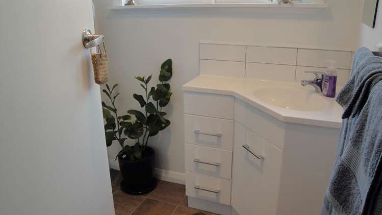 168 Broadway Matamata_7