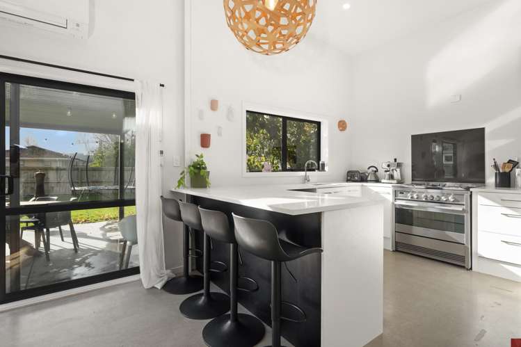 64 Moana Crescent_5