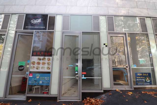 VENDOR BLEEDING – MUST SELL. Queen St Retail.