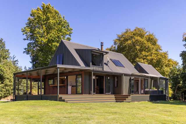 Lifestyle living: Home, studio, sheds and grazing