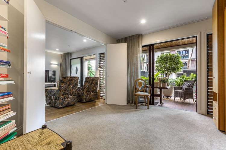 GC/20 Pakenham Street East  (with 2 carparks) 10015_10