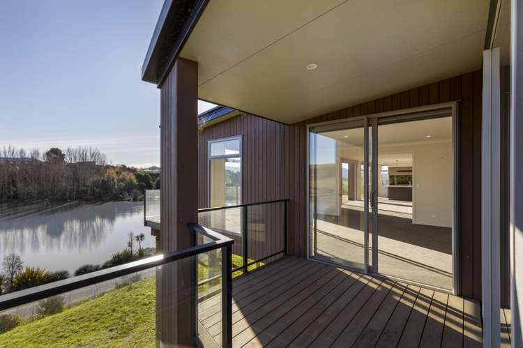 18 Lake View Place Fairhall_13