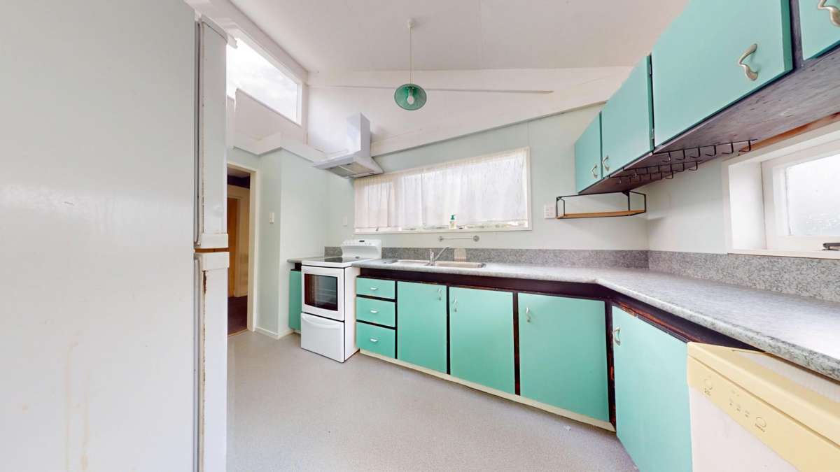 31 Parkes Avenue, Saint Johns Hill 4