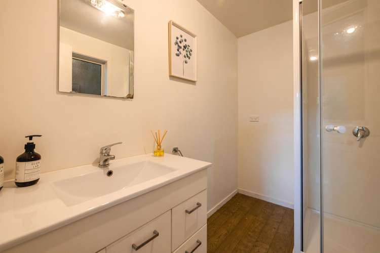 52 Crescent Road East Ostend_16
