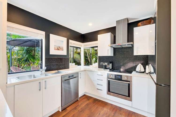 2/13 Philson Terrace Browns Bay_9