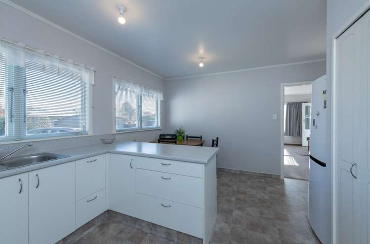 2/10 Matangi Street Stoke_4