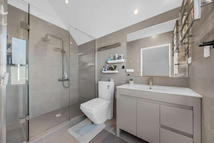 6 Manahau Lane Flat Bush_18