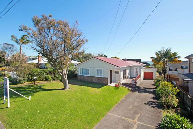 Value In Macleans College Zone -Lawns and gard...