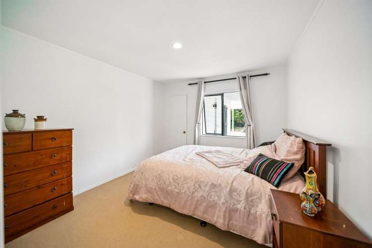 943 Glenbrook Road Glenbrook_13