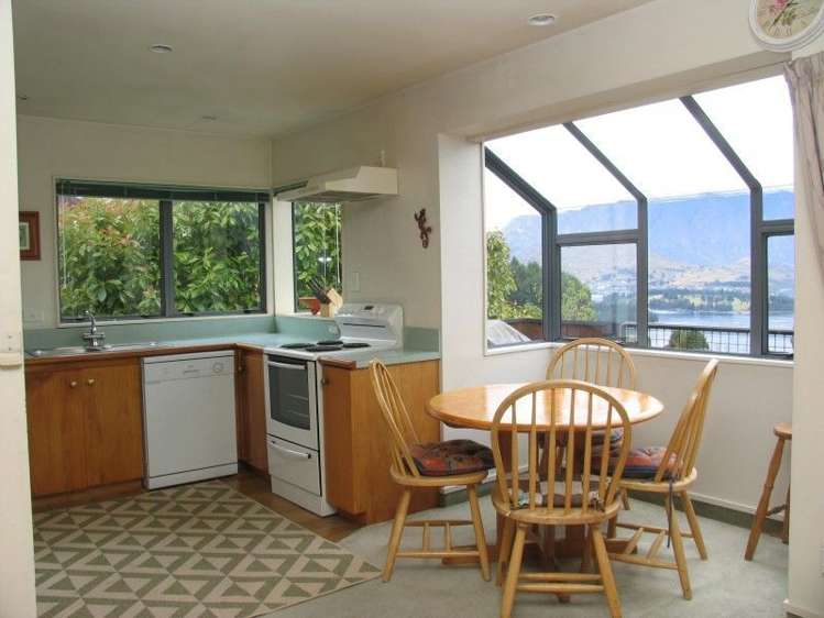 49b Wynyard Crescent Fernhill/Sunshine Bay_1