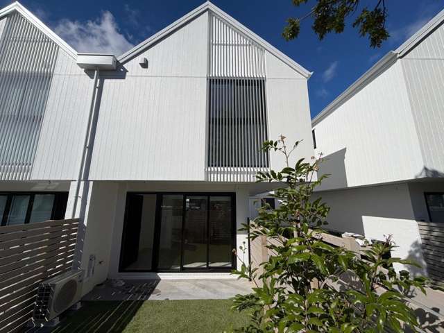Exquisite Three-Bedroom Townhouse in Avondale