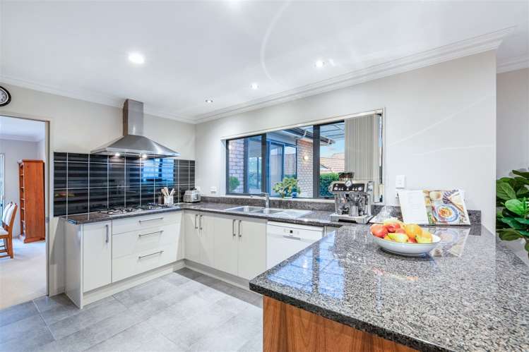 6 Leafield Crescent Henderson_19