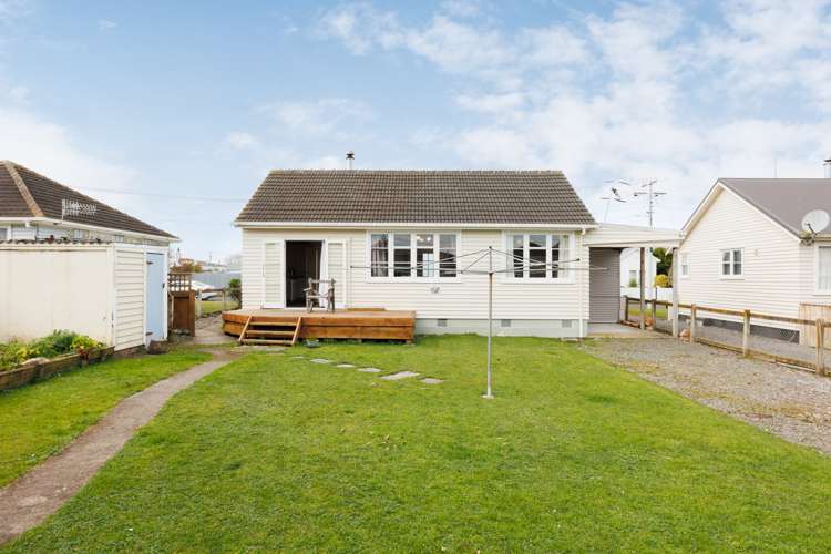 18 Bell Street Marton_14