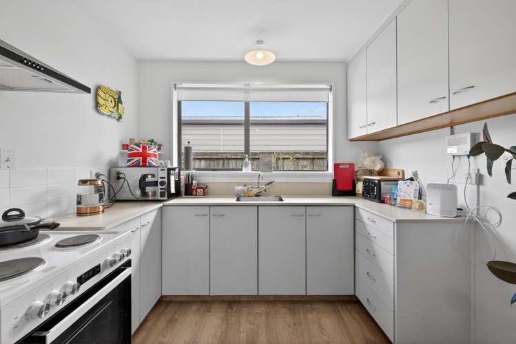 2/63 Waratah Street_5