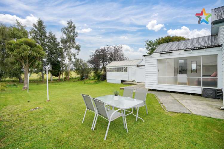 35 Sinclair Avenue Nightcaps_18