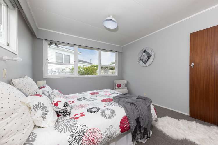 76 Tiroroa Avenue Te Atatu South_6