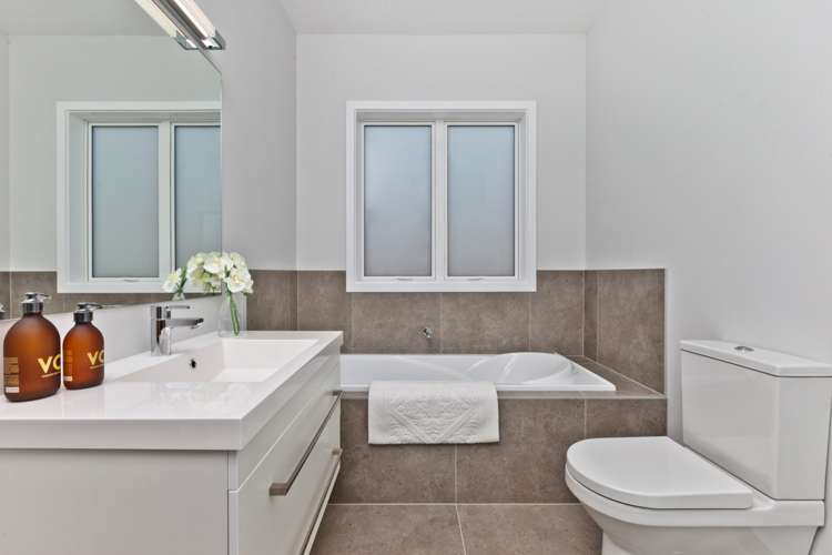 88 Arran Point Parade Orewa_19