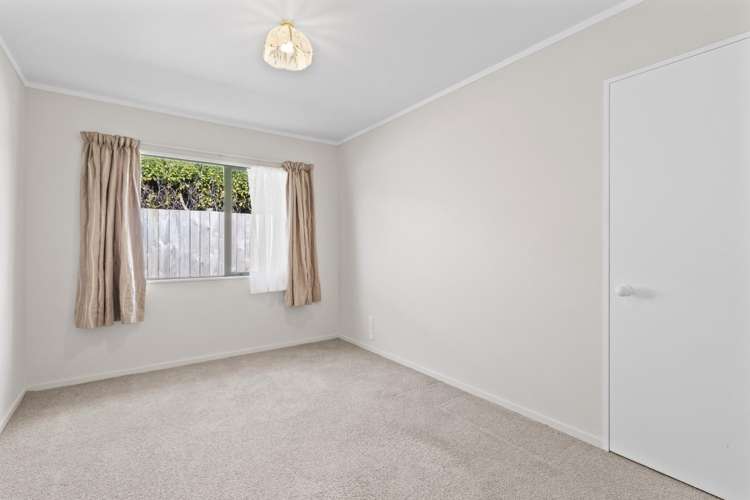 30 Caversham Drive 2612_18