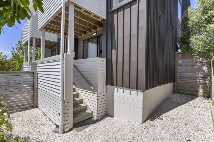 2/15 Chivalry Road Glenfield_10