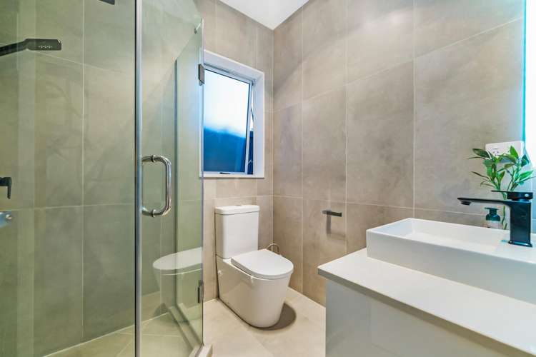 40 Koropa Road Flat Bush_24