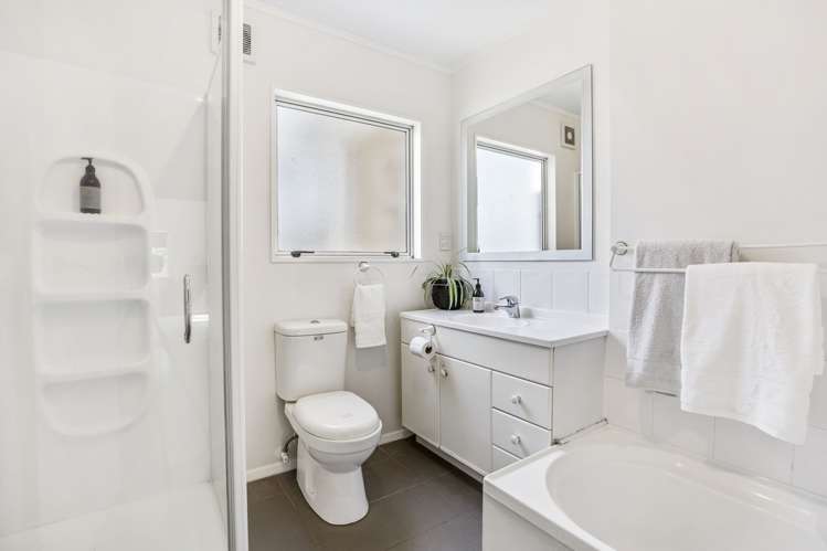 70 Moana Avenue One Tree Hill_16