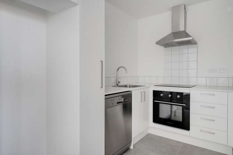 101/3 Rauemi Way Te Atatu South_4