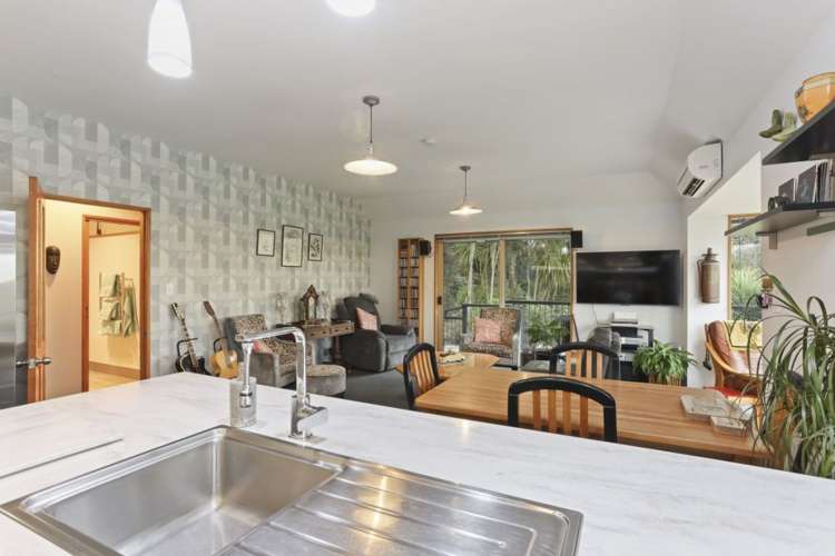 1640 Cust Road_5