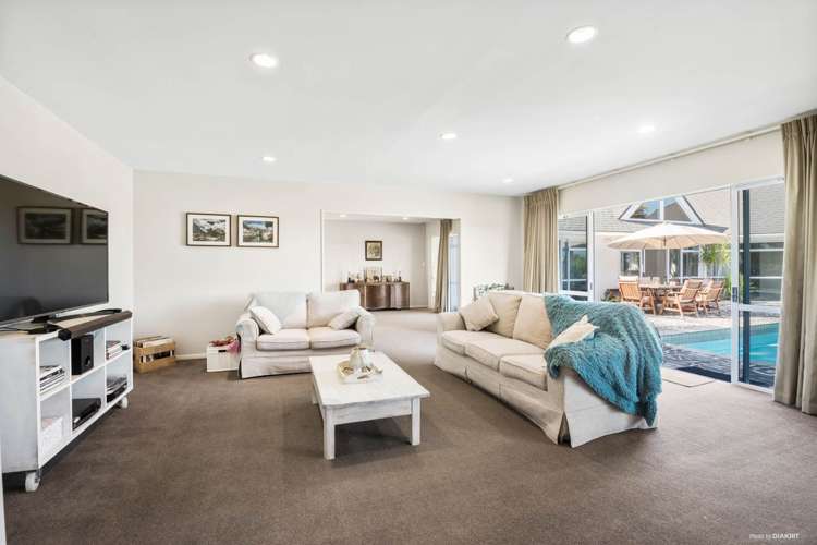 30 Bernard Magnus Lane Greenhithe_18