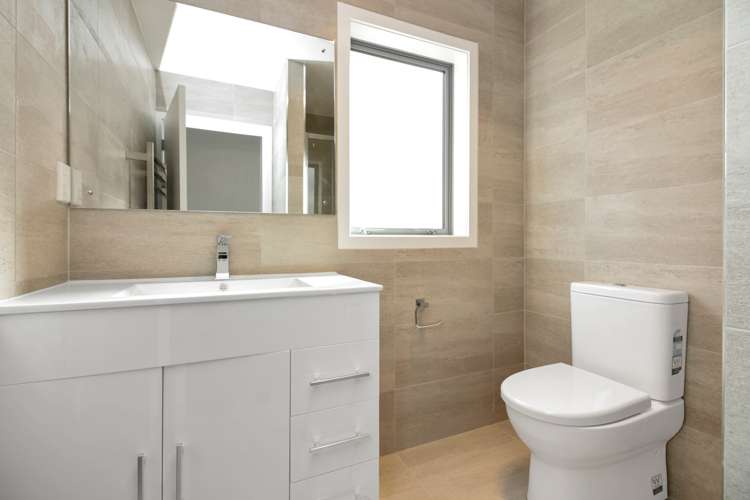 2 Ararata Lane Mangere Bridge_16