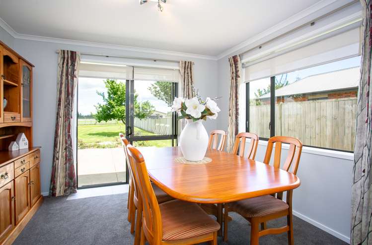 14 De La Mare Drive Leamington_6