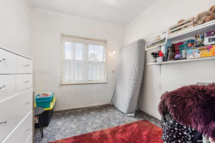 64 Sylvan Crescent Te Atatu South_9