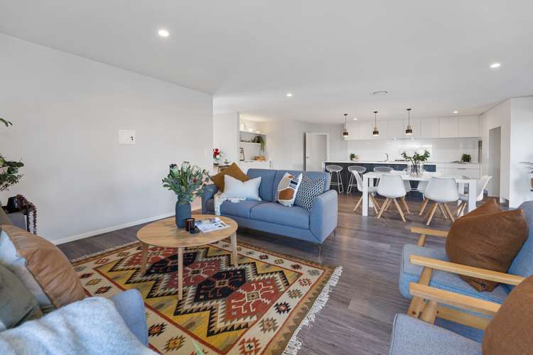 1 Condor Crescent Waiwhakaiho_1