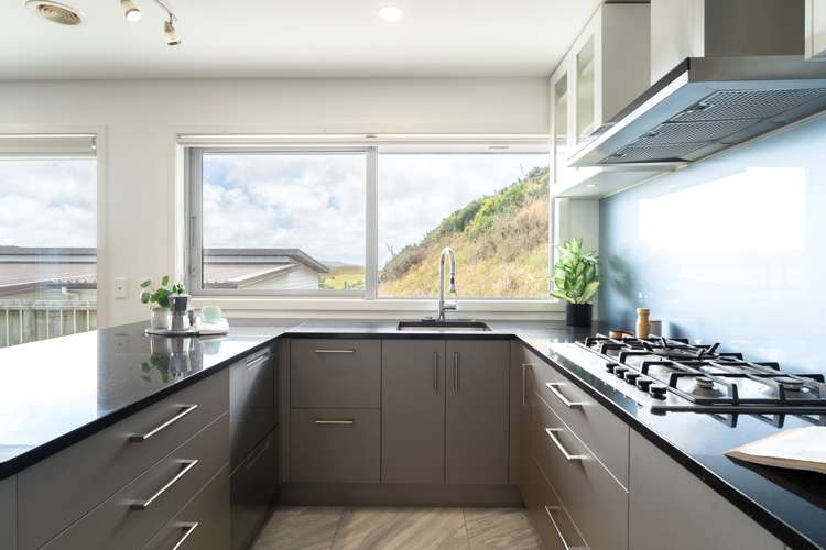 57 Red Beech Avenue Woodridge_11