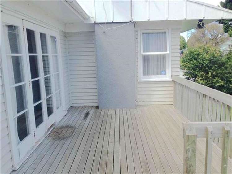 1/27 Castaing Crescent Te Atatu South_1